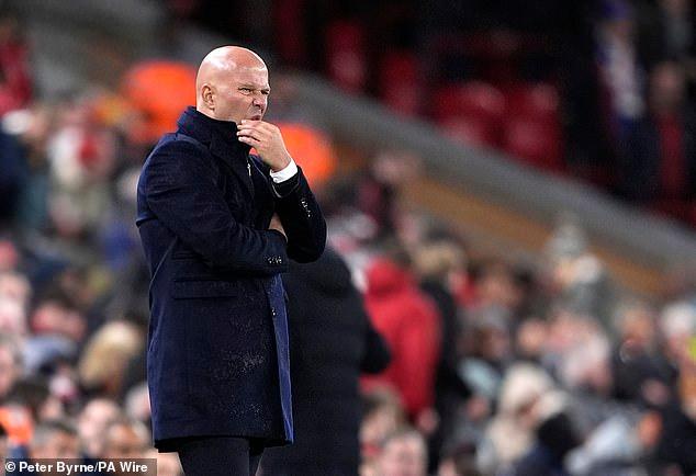 ช้อปไป 400 ลป.?! ‘สล็อท’ อ้างหงส์ขุมกำลังไม่ใหญ่เหมือนที่คิด