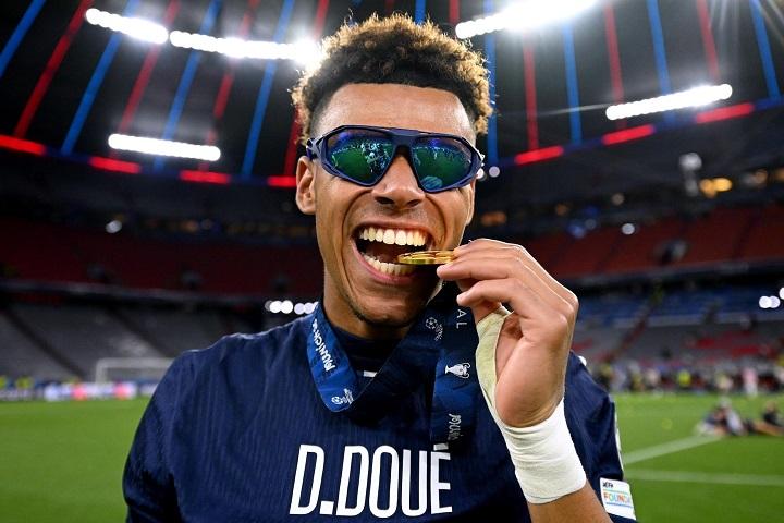 ‘ดูเอ้’ ผงาดคว้ารางวัลโกลเด้นบอย 2025