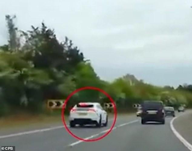 เอกฉันท์! ชาวเน็ตอวยยศ ‘โฟฟาน่า’ เฮียขับรถ