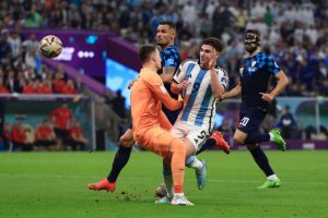 กูรูเสียงแตกจังหวะ ‘อัลวาเรซ’ เรียกโทษให้ ‘ฟ้าขาว’