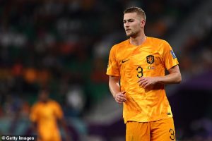 ‘เดอ ลิกท์’ ยันเปล่าคุยสิงห์ตอนซัมเมอร์