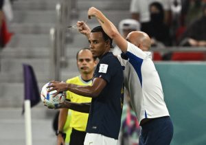 เดเด้หงุดหงิด ‘คุนเด้’ ใส่สร้อยลงเตะ-ชี้ ‘บัปเป้’ ยังไม่ร่างทอง