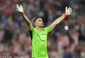 ไหวไหม?! โลกิขอเช็ค ‘มาร์ติเนซ’ ลุ้นเฝ้าเสาเจอหงส์