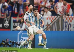 เชียร์ฟ้า-ขาว! ‘เสี่ยหมู’ ชมแข้งอาร์เจนฯ วิ่งสู้ฟัดเพื่อ ‘เมสซี่’