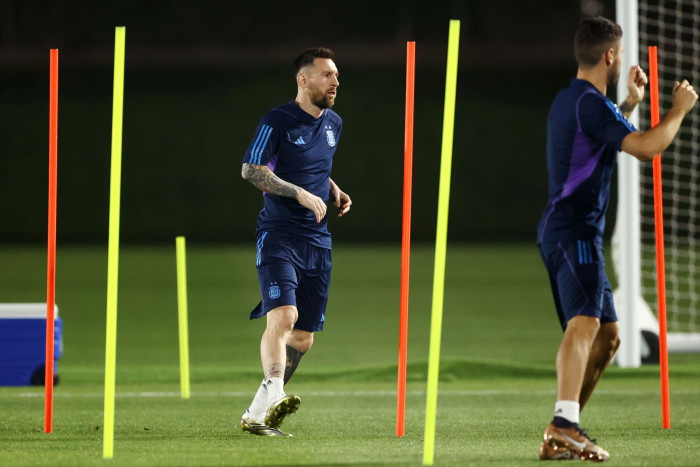 ‘ตราไก่’ ลุ้นหายป่วยป้องกันแชมป์, ‘เมสซี่’ หวนซ้อมฟ้าขาว…ปรีวิวบอลโลก 2022