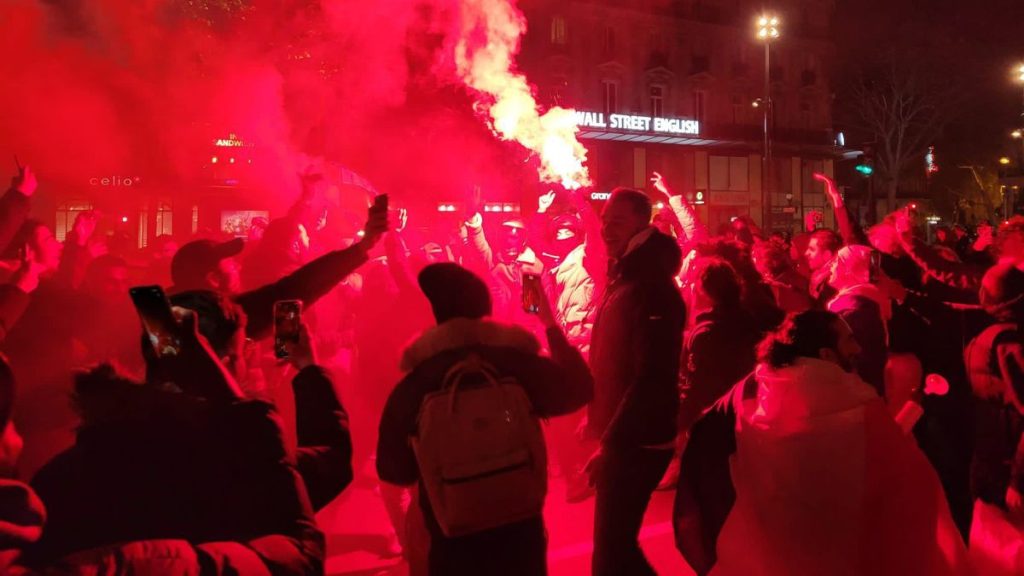 บอลจบคนไม่จบ! ตำรวจปราบจลาจลแฟน ‘ตราไก่-โมร็อกโก’ ปะทะเดือด