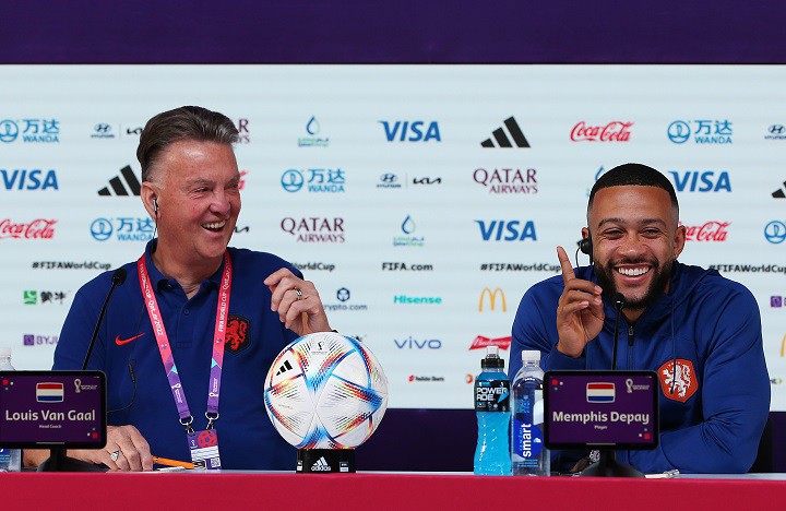 LVG เศร้า ‘ด็อบบี้’ บอกเป็นโค้ชแย่สุด-ชี้ดู ‘เดปาย’ เป็นตย.จูบปากกันแล้ว