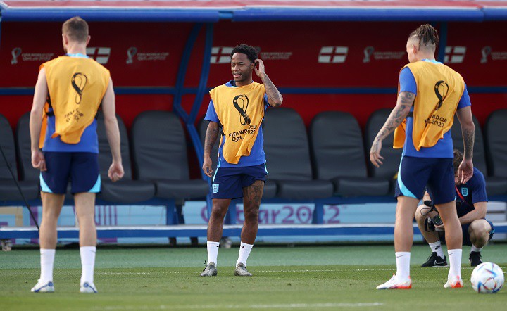 ‘สเตอร์ลิ่ง’ หวนลงซ้อมสิงโตเตรียมความพร้อมดวลตราไก่