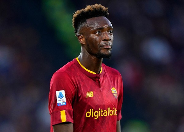 ถิ่นคุ้นเค้ย! วิลล่าสนยืม แทมมี่ กลับผู้ดีหนาวนี้