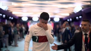 ‘โด้’ เดินเข้าอุโมงค์ทั้งน้ำตาหลังฝอยทองร่วงบอลโลก