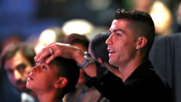 ‘ลูกชายโด้’ อำลาเยาวชนผีกลับไปราชันแล้ว