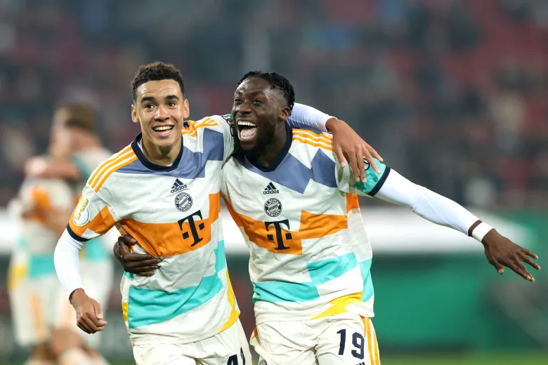 ทีเดียว 3 ราย! พี่เสือเตรียมยื่นสัญญาใหม่ ‘มูเซียล่า, เดวี่ส์, เอร์นานเดซ’