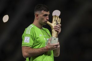 ‘มาร์ติเนซ’ ส่อพลาดเฝ้าเสาวิลล่าปะทะหงส์