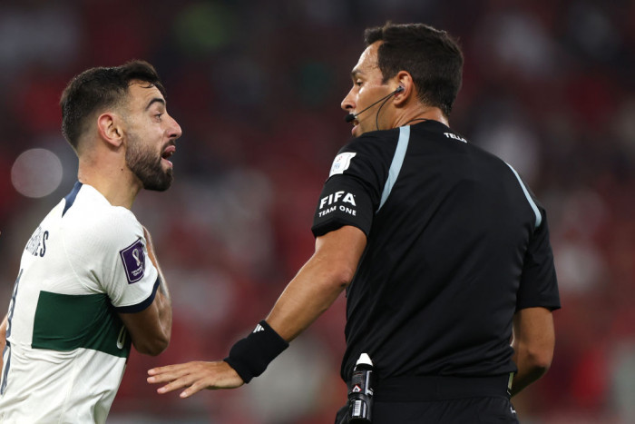 ‘บรูโน่, เปเป้’ รุมจวกฟีฟ่า เหตุให้ ‘เปาฟ้าขาว’ ลงตัดสิน