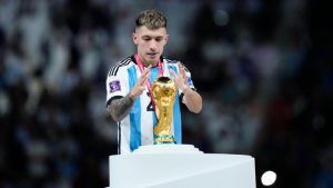 เลอเบิฟแนะ ETH ปล่อย ‘คันนาน้อย’ ดื่มด่ำกับแชมป์โลก