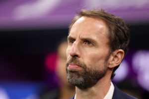 ล้มเหลวพอแล้ว! ‘บาร์ตัน’ ออกโรงไล่ ‘เซาธ์เกต’