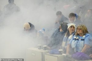 โปลิศเร่งสอบสวน ‘แฟนเรือ-หงส์’ ป่วนอีก บาดเจ็บ-เหยียดคนพิการ