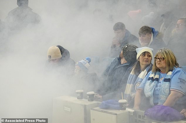 โปลิศเร่งสอบสวน ‘แฟนเรือ-หงส์’ ป่วนอีก บาดเจ็บ-เหยียดคนพิการ