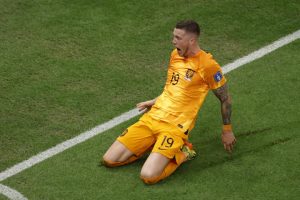 ‘กอมปานี’ ร่วมยินดี  ‘เวกฮอร์สต์’ ซัดเบิ้ล แต่ปัดดึงกลับเบิร์นลี่ย์