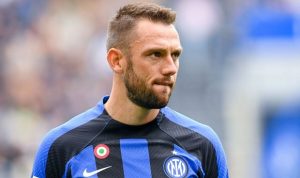 เอเยนต์มั่น ‘เดอ ไฟรจ์’ ทีมจีบเพียบ