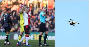 โดรนบุก! เปาคู่ ‘นักบุญ-วิลล่า’ ต้องหยุดเกม 10 นาที