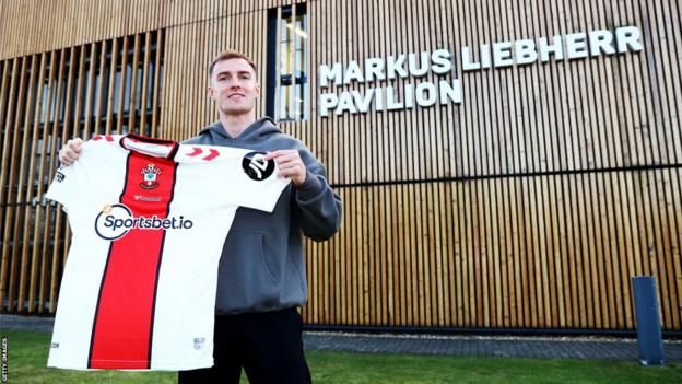 เด็กเก่าโค้ช! นักบุญเฟิร์มสอย ‘บรี’ เสริมแบ็คขวา