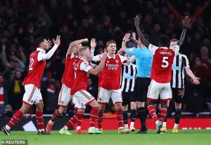 ไม่รอด…FA ตั้งข้อหา ‘แข้งปืน’ กดดันเปา