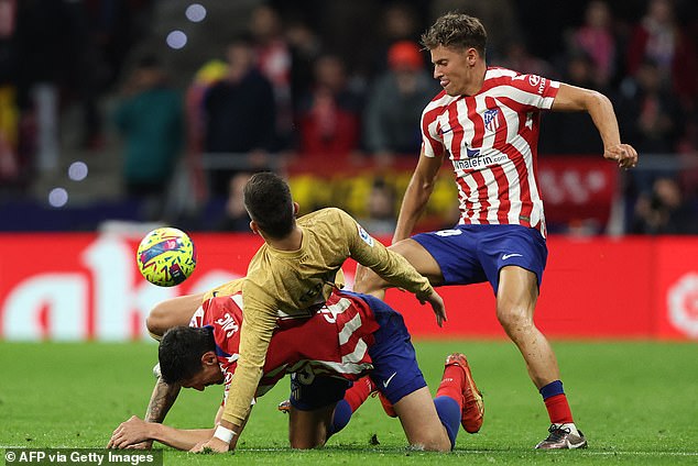 จังหวะหยุมกันมัน ‘เฟร์ราน-ซาวิช’ ก่อนโดนแดงทั้งคู่