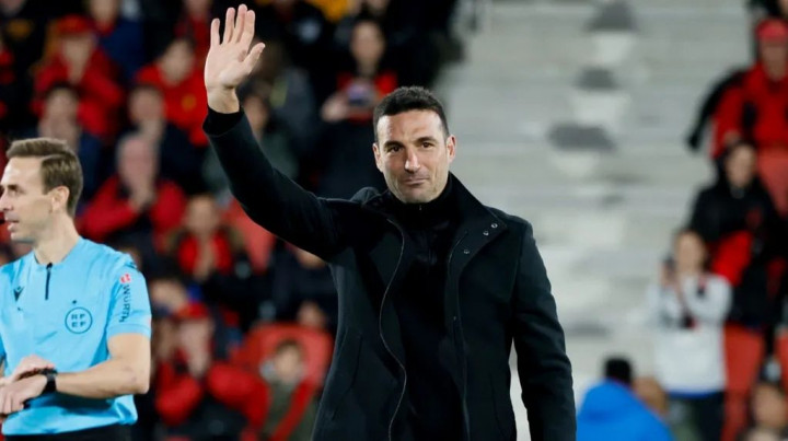 ‘สคาโลนี่’ เปรยเตรียมขยายสัญญาคุมฟ้าขาว