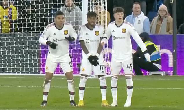 ‘เฮียเนฟ’ ติงผีตั้งกำแพงน้อยไปเลยโดนฟรีคิกทดเจ็บ