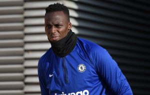 กรรมแท้…สิงห์เผย ‘เมนดี้’ ต้องผ่าตัดกระดูกนิ้วแตกตอนซ้อม