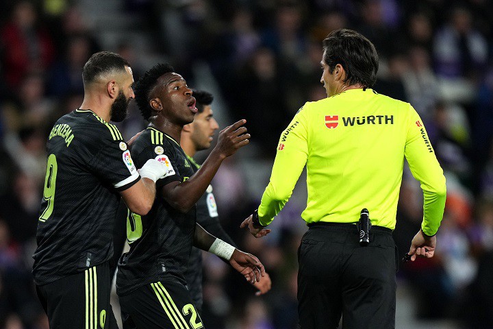 ลาลีก้าแจ้งความเอาเรื่องแฟนบอลเหยียดผิว ‘วินิซิอุส’