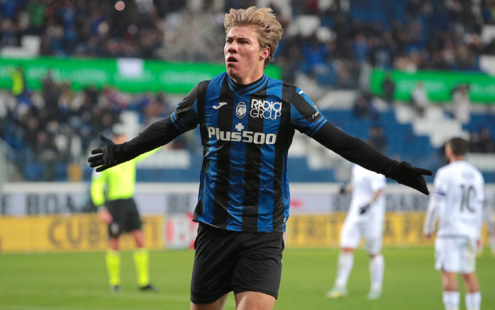 นิวฮาลันด์! ราชันสนคว้า ‘ฮอยลุนด์’ เติมหอก