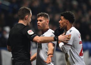 สงสัยตาลาย… ‘เปาลีกวัน’ แจกใบแดงผู้เล่นผิดคน