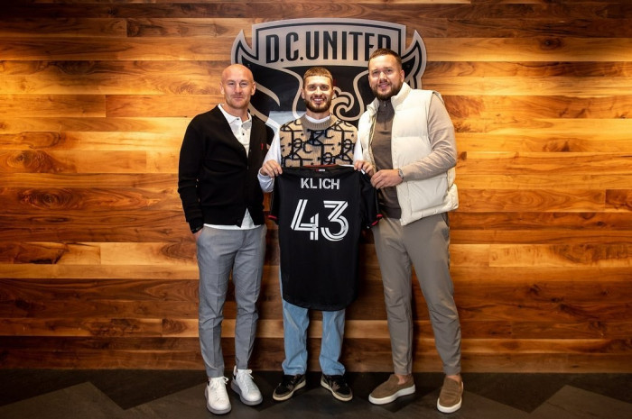 ร่วมงานเสี่ยหมู! ‘คลิช’ ลายูงทองเซ็นฟรีซบ ‘ดีซี’