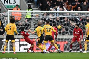 ตามสูตรบอลเปลี่ยนโค้ช “หงส์” หมดสภาพเกินรับไหว