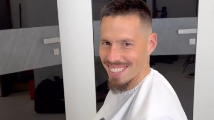 ตามสัญญา! ‘ฮัมซิค’ หั่นโมฮ็อก เจิมนาโปลีแชมป์