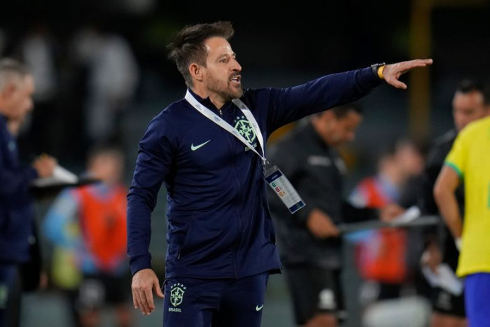 ‘แซมบ้า’ ประกาศอุ่นโมร็อกโก-‘เมเนเซส’ คุมชั่วคราว