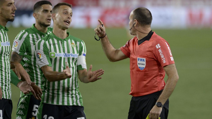 เบติสร้อง! แบน ‘กานาเลส’ 4 นัดเหตุวิจารณ์เปา