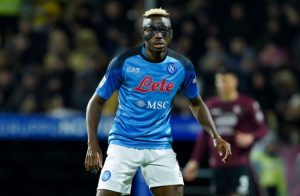 ‘โอซิมเฮน’ ทำหน้ากากหายระหว่างเตะทีมชาติ