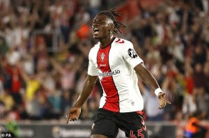 ลือหึ่ง ‘ผี’ แจมสิงห์,ปืนสนใจคว้าตัว ‘ลาเวีย’