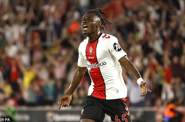 ลือหึ่ง ‘ผี’ แจมสิงห์,ปืนสนใจคว้าตัว ‘ลาเวีย’