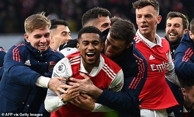 เผยปืนเจรจาต่อเนื่องขยายสัญญาใหม่ ‘ฮีโร่’ เนลสัน