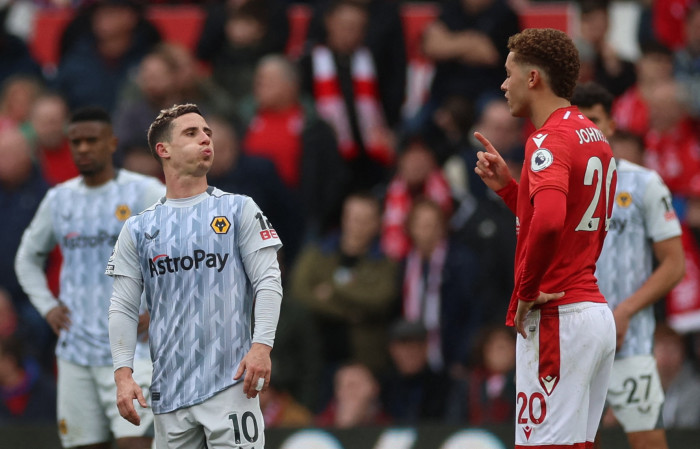 เอฟเอตั้งข้อหา ‘โพเดนซ์’ ถุยน้ำลายใส่ ‘จอห์นสัน’