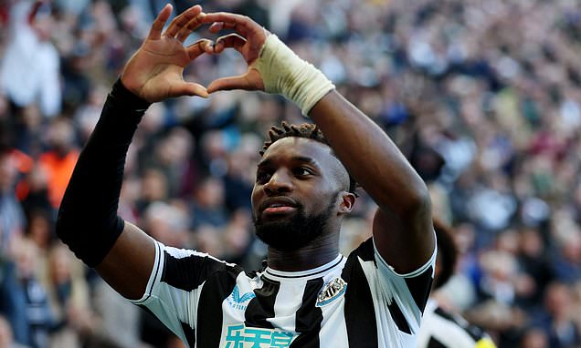 ฮาวเฟิร์ม ‘มักซีแมง’ หายไม่ทันดวลไก่