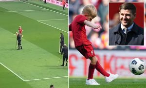 พ่อช่วยดัน! ‘หัวขิง’ พาลูกชายกดโทษโชว์แฟนหงส์