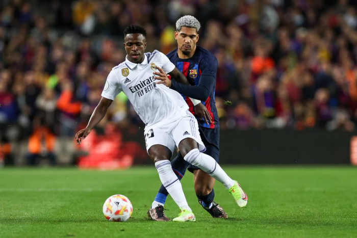 อย่าพูดเยอะ! ‘อเราโฮ่’ แนะ ‘วินิซิอุส’ โฟกัสฟุตบอล