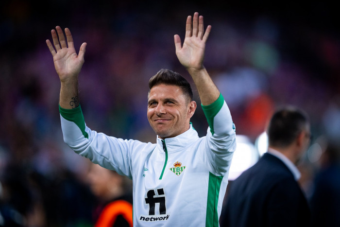 คารวะตำนาน! ‘คัมป์ นู’ ร่วมปรบมืออำลา ‘ฆัวกิน’