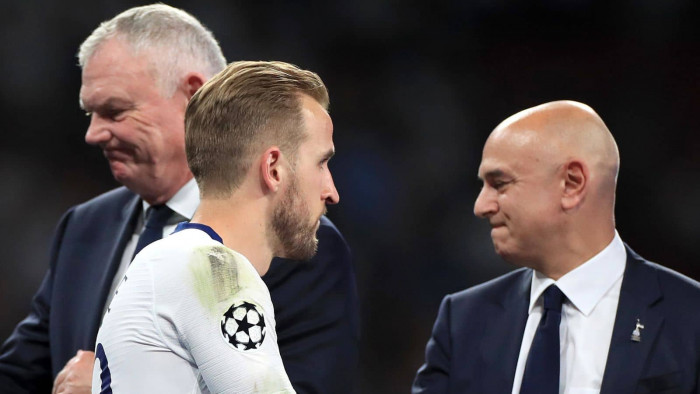 รอสร้างรูปปั้น! เลวี่มั่น ‘เคน’ ชูถ้วยร่วมกับไก่ได้