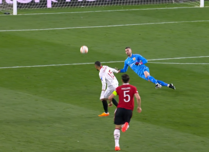 นึกว่าตัวเองคือโรนัลโด้? กูรูสับ ‘ลามะ’ ทำเสียประตูแบบน่าขายหน้า